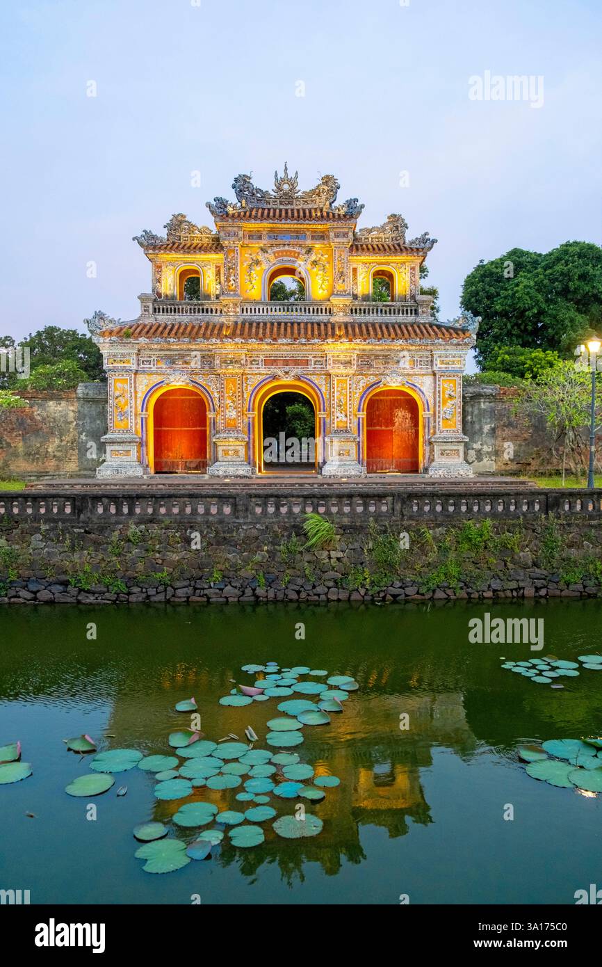 Vietnam, Centro, provincia di Thua Thien Hue, Hue, la città imperiale dichiarata Patrimonio dell'Umanità dall'UNESCO, cancello o sotterraneo sul lato est Foto Stock