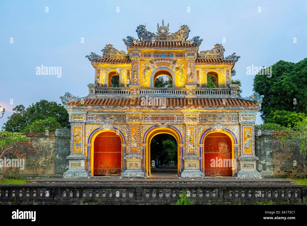 Vietnam, Centro, provincia di Thua Thien Hue, Hue, la città imperiale dichiarata Patrimonio dell'Umanità dall'UNESCO, cancello o sotterraneo sul lato est Foto Stock