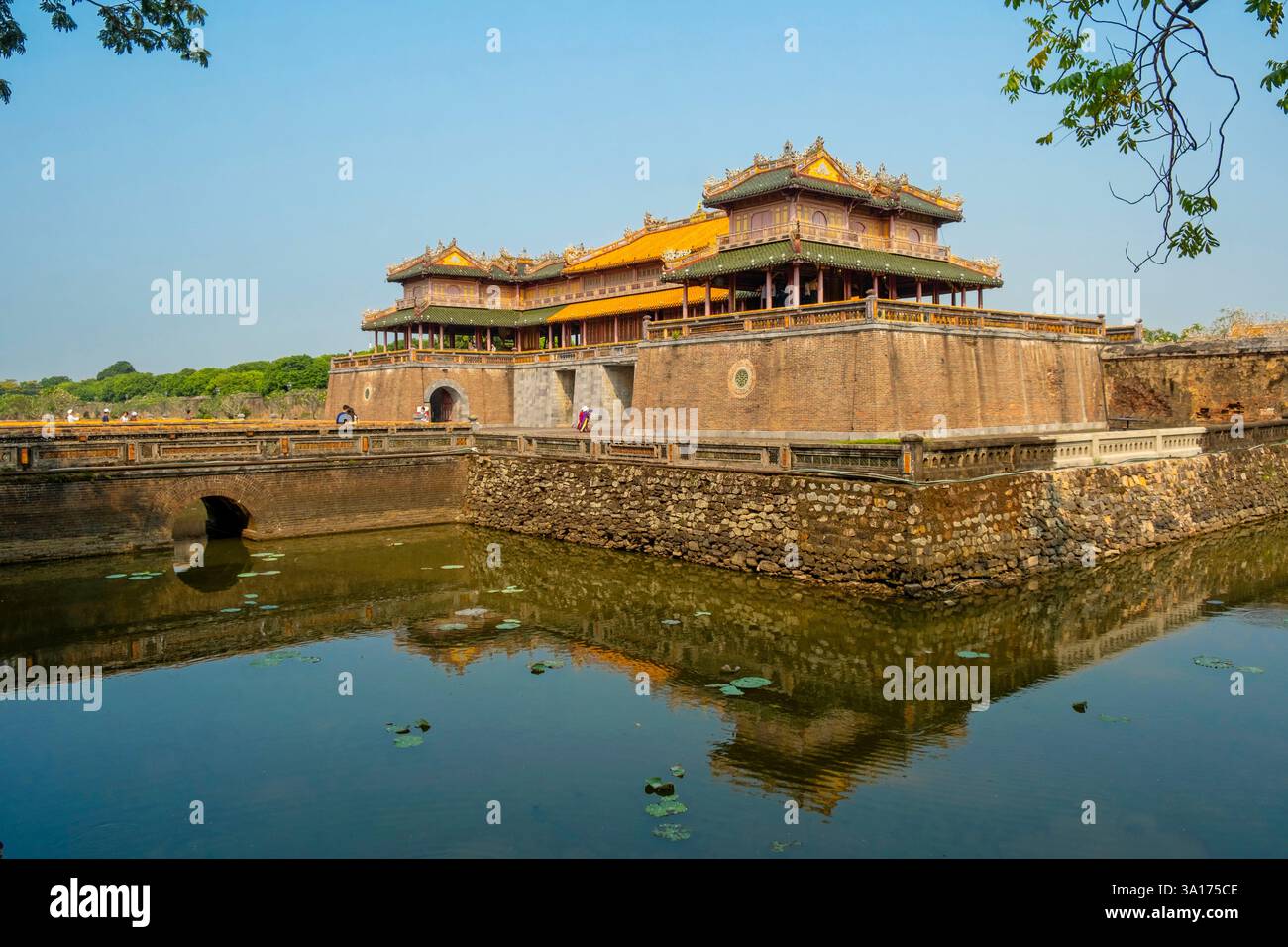 Vietnam, Centro, provincia di Thua Thien Hue, Hue, la città imperiale dichiarata Patrimonio dell'Umanità dall'UNESCO, la porta Mon o porta Sud delle ONG, ingresso principale della città imperiale Foto Stock