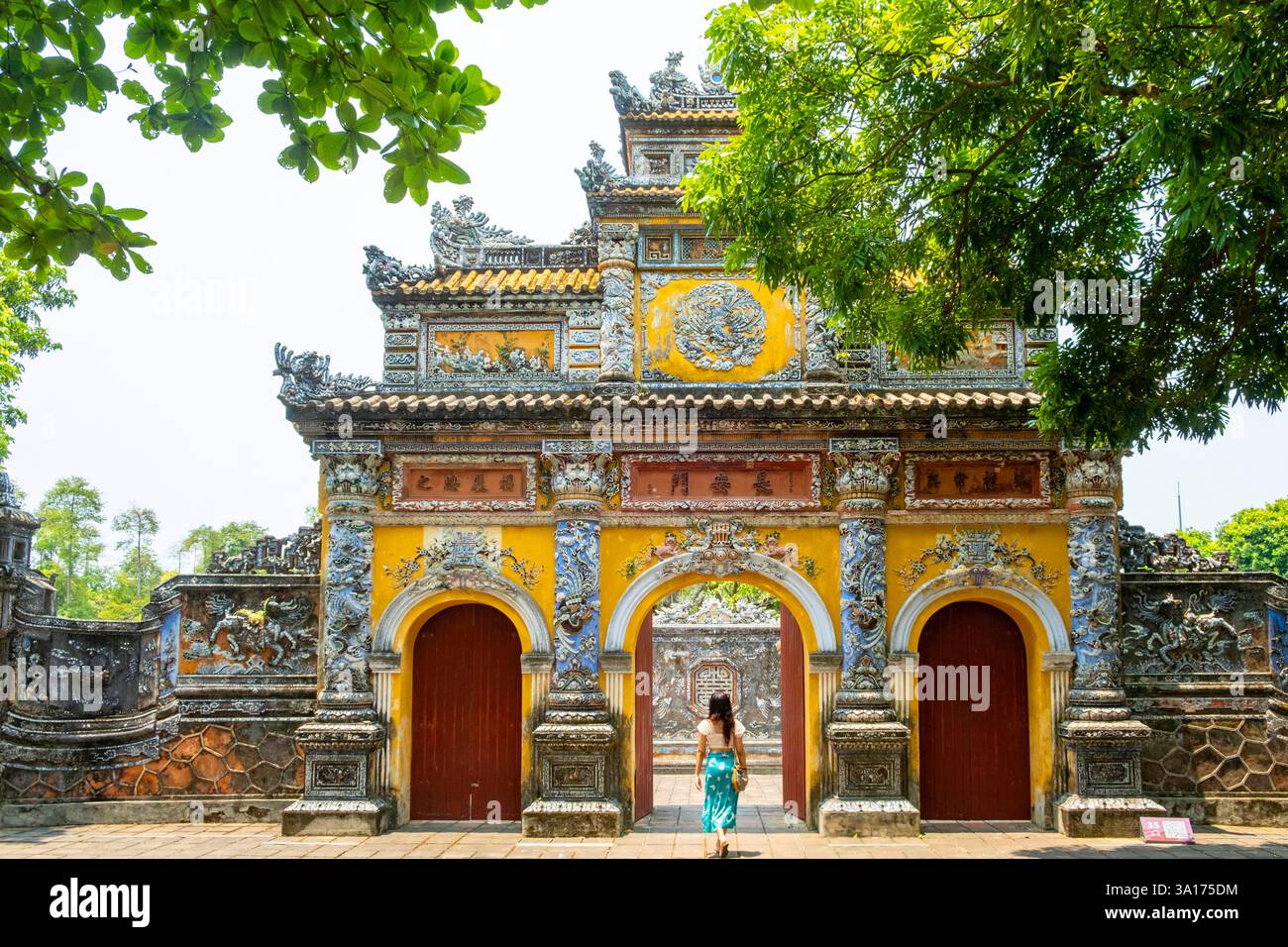 Vietnam, Centro, provincia di Thua Thien Hue, Hue, la città imperiale dichiarata Patrimonio dell'Umanità dall'UNESCO, la porta Truong an Mon Foto Stock