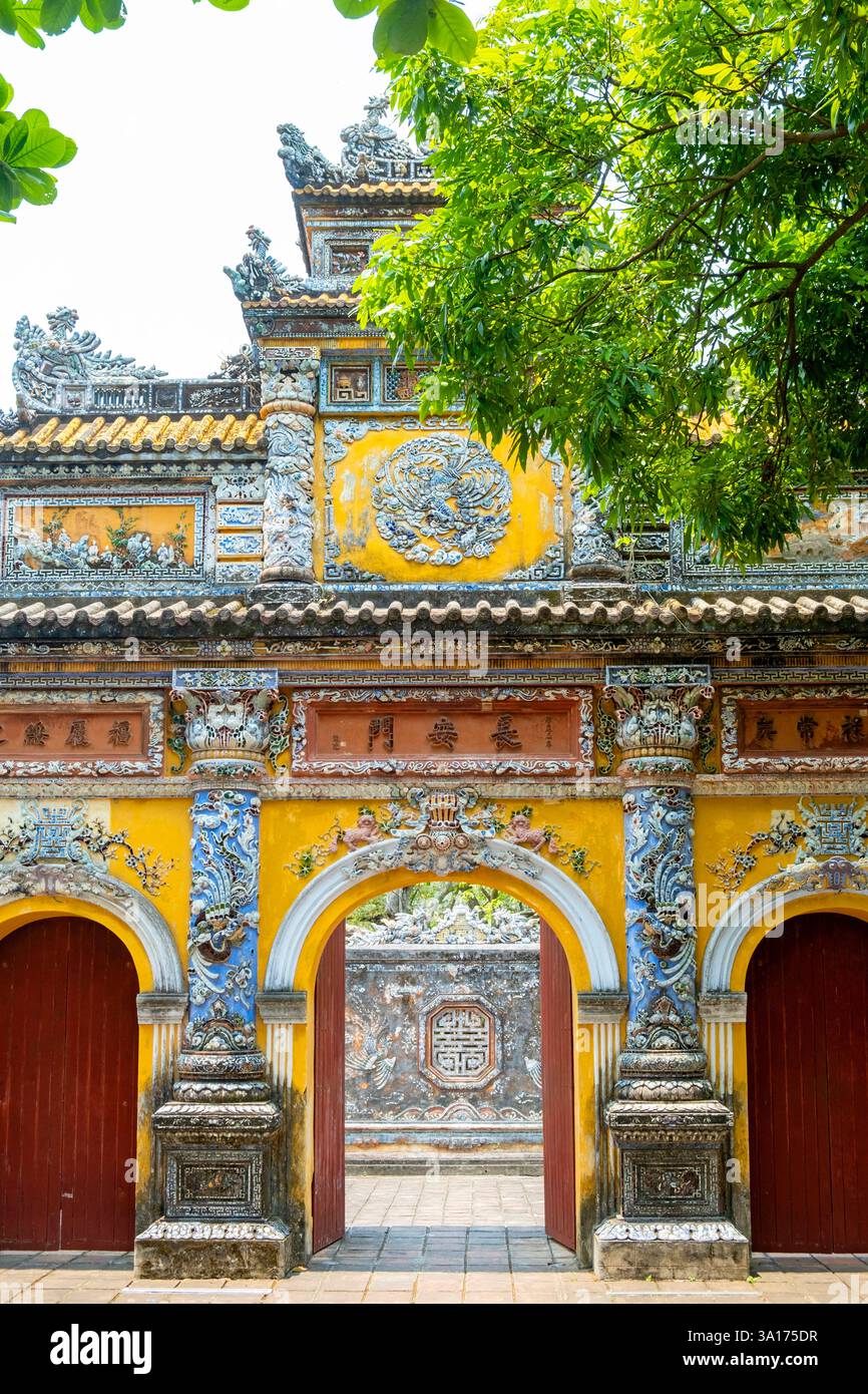Vietnam, Centro, provincia di Thua Thien Hue, Hue, la città imperiale dichiarata Patrimonio dell'Umanità dall'UNESCO, la porta Truong an Mon Foto Stock