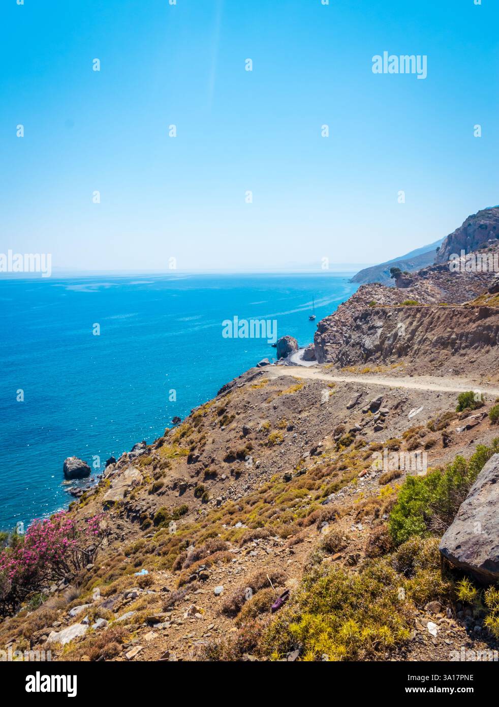 Vista del sentiero per la spiaggia di Therma sull'isola di Kos, Grecia Foto Stock