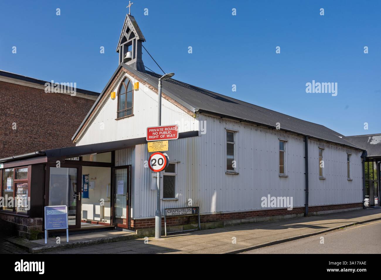 La chiesa comunale di Frodsham Main Street è costruita in ferro ondulato. ALIAS la Chiesa di ferro. Foto Stock