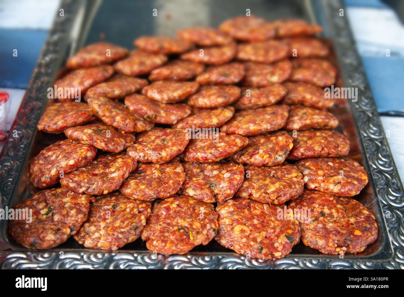 Foto di agnello e polpette di mucca crude Foto Stock