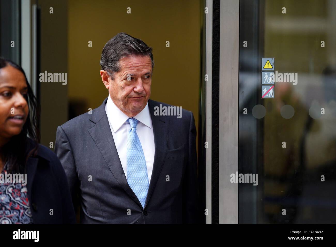 L'ex CEO di Barclays Jes Staley presso il Rolls Building di Londra, dove si sta svolgendo la sua sfida legale contro il controllore della Financial Conduct Authority (FCA) per la sua relazione con Jeffrey Epstein. Staley si appella contro una constatazione della Financial Conduct Authority (FCA) secondo la quale egli ha fornito un resoconto fuorviante della natura del suo rapporto con Jeffrey Epstein, e nega di farlo. Data foto: Venerdì 7 marzo 2025. Foto Stock