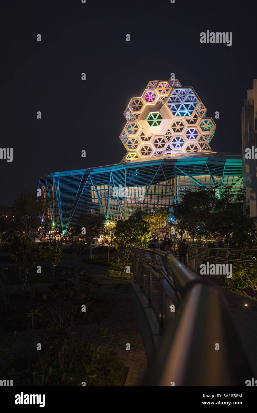 Centro musicale Kaohsiung bei Nacht Foto Stock