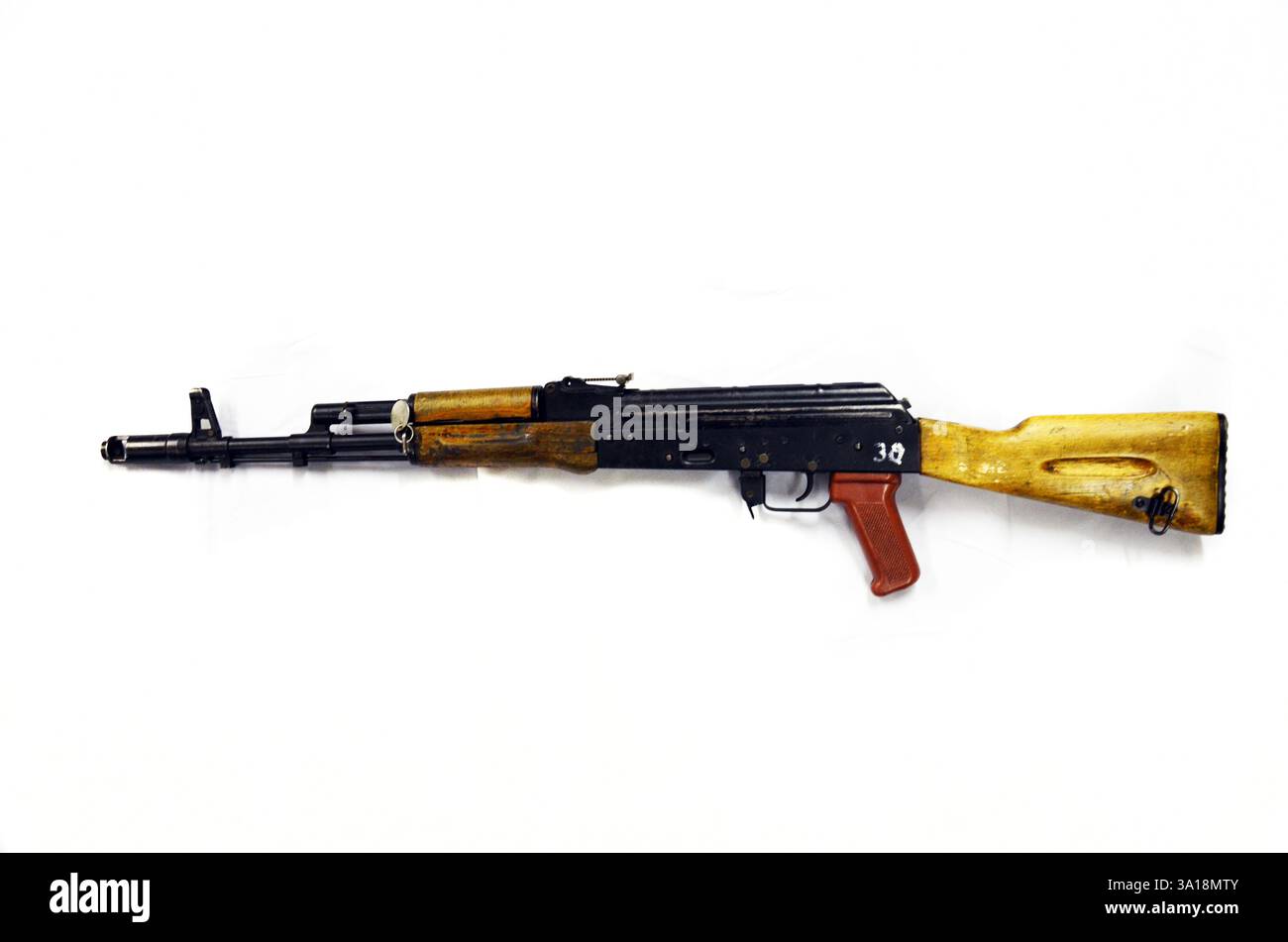 AK 74 5.54mm Federazione Russa, nuovo calibro, facilmente identificata dalla presenza di flash corrente eliminator Foto Stock