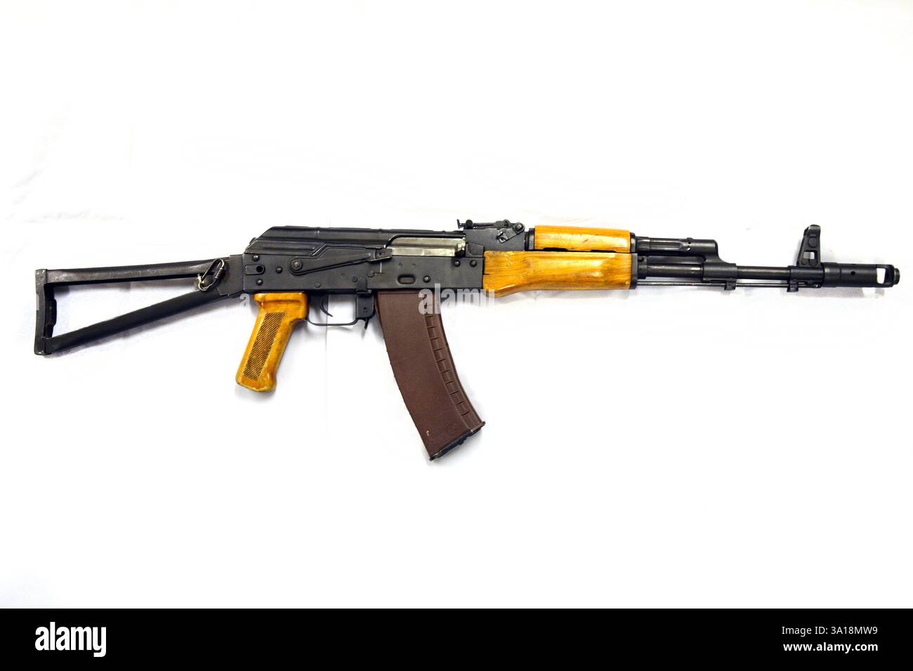 AK 74 5.54mm Federazione Russa, nuovo calibro, facilmente identificata dalla presenza di flash corrente eliminator Foto Stock