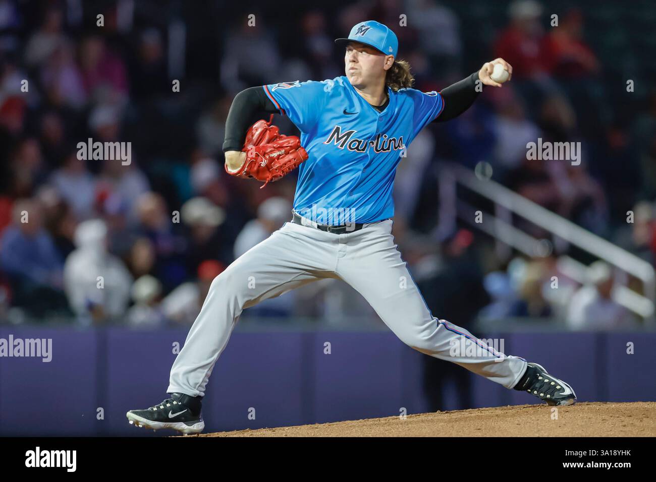 North Port FL USA; il lanciatore dei Miami Marlins Ryan Weathers (35) lancia un campo durante una partita di allenamento primaverile della MLB contro gli Atlanta Braves al CoolToday Park. I Braves e i Marlins giocarono a un pareggio di 1-1. (Kim Hukari/immagine dello sport) Foto Stock