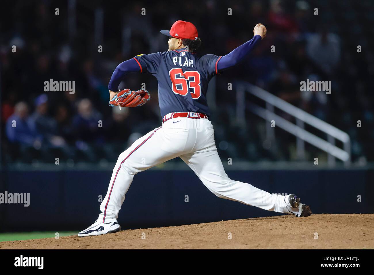 North Port FL USA; il lanciatore degli Atlanta Braves Anderson Pilar (63) lancia un campo durante una partita di allenamento primaverile della MLB contro i Miami Marlins al CoolToday Park. I Braves e i Marlins giocarono a un pareggio di 1-1. (Kim Hukari/immagine dello sport) Foto Stock