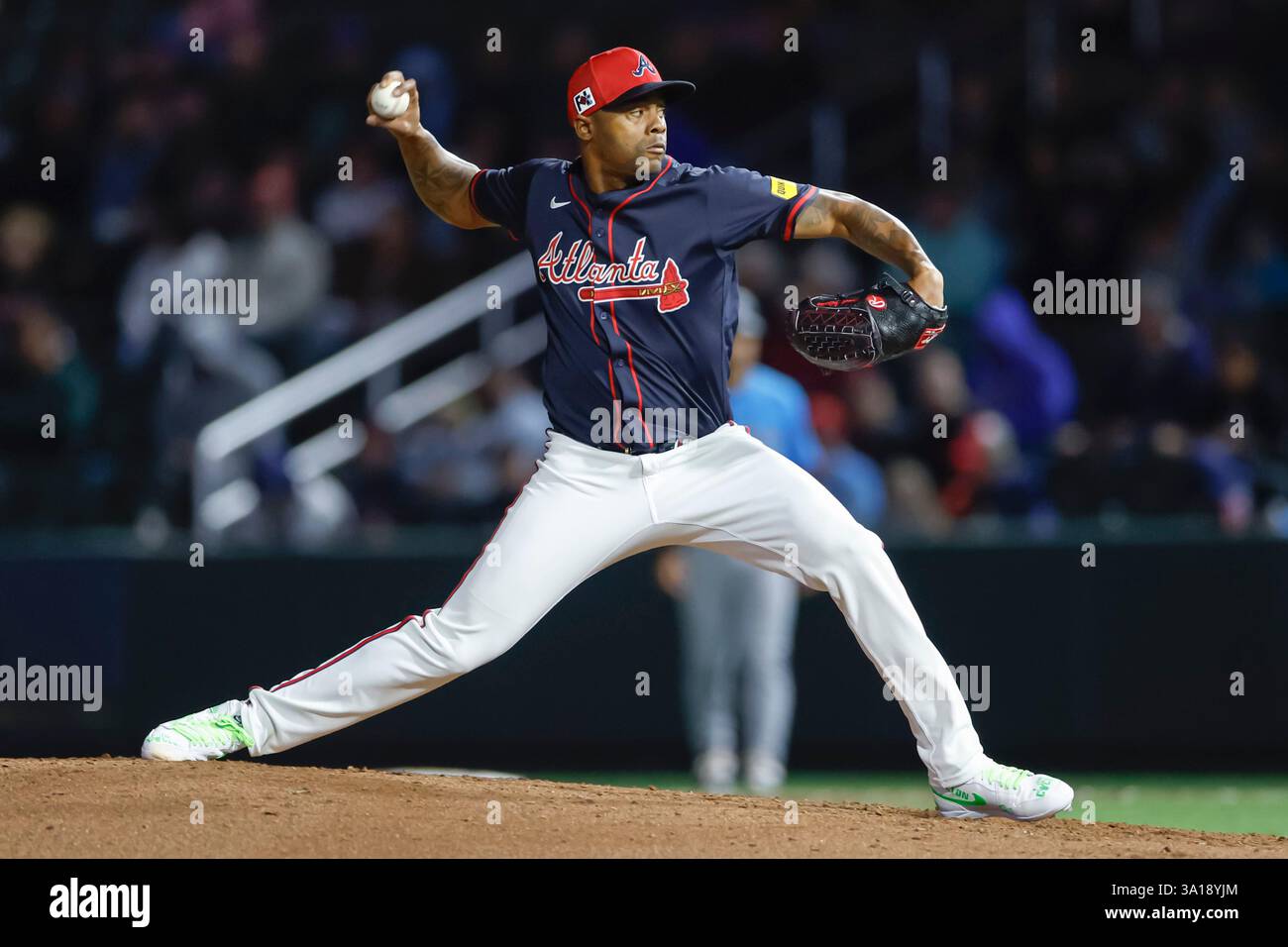 North Port FL USA; il lanciatore degli Atlanta Braves Raisel Iglesias (26) lancia un campo durante una partita di allenamento primaverile della MLB contro i Miami Marlins al CoolToday Park. I Braves e i Marlins giocarono a un pareggio di 1-1. (Kim Hukari/immagine dello sport) Foto Stock
