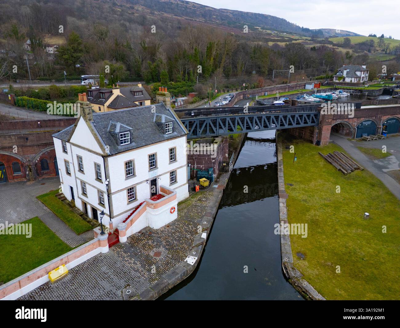 Veduta aerea della Customs House a Forth e del Clyde Canal a Bowling, West Dunbartonshire, Scozia, Regno Unito Foto Stock