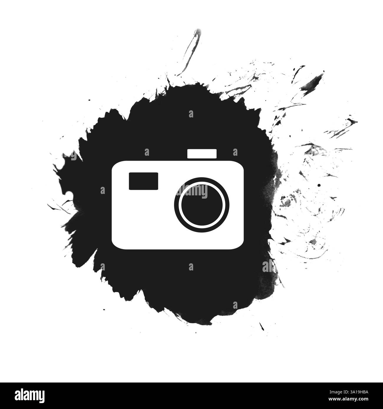 Icona della fotocamera su una macchia isolata in nero con schizzi di vernice Foto Stock