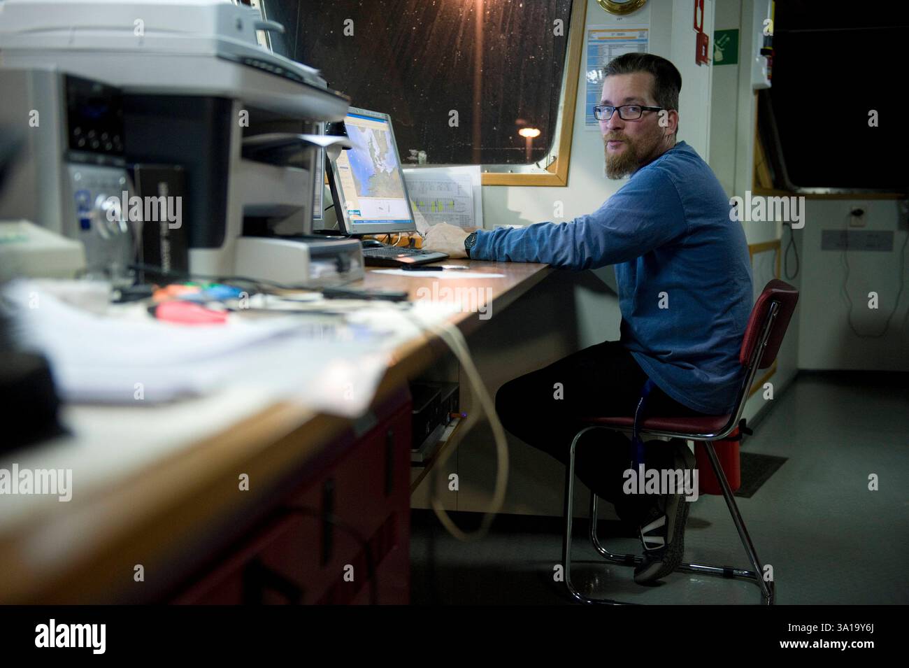 Ritratto Capitano sul ponte. Ritratto di David Kater, capitano della signora Flintercape, sul ponte, durante un viaggio da Rotterdam, Paesi Bassi verso Sundsvall, Svezia. MRYES. Rotterdam NLD - Sundsvall se Containervessel MS Flintercape Noordzee, Baltische Zee, Golf va Paesi Bassi Copyright: XGuidoxKoppesxPhotox Foto Stock