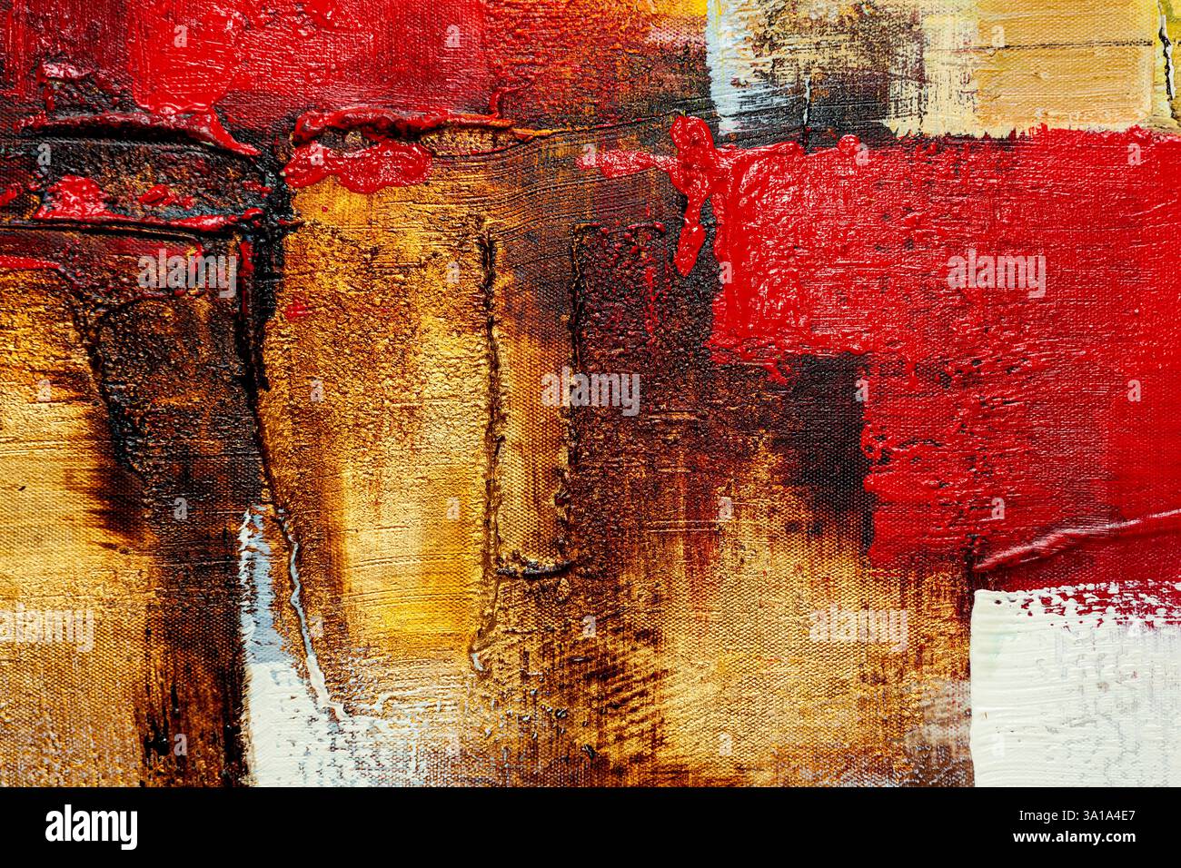 Dettaglio astratto delle vernici acriliche su tela. Sfondo artistico a rilievo di colore oro, rosso, nero e argento. Foto Stock