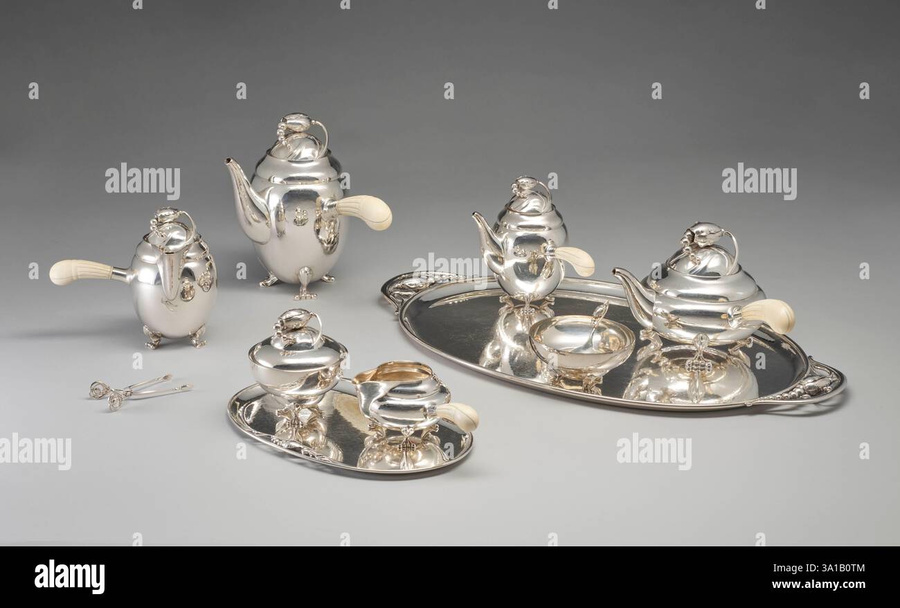 Servizio di tè e caffè Magnolia Blossom, progettato nel 1905, prodotto dopo il 1945. Foto Stock