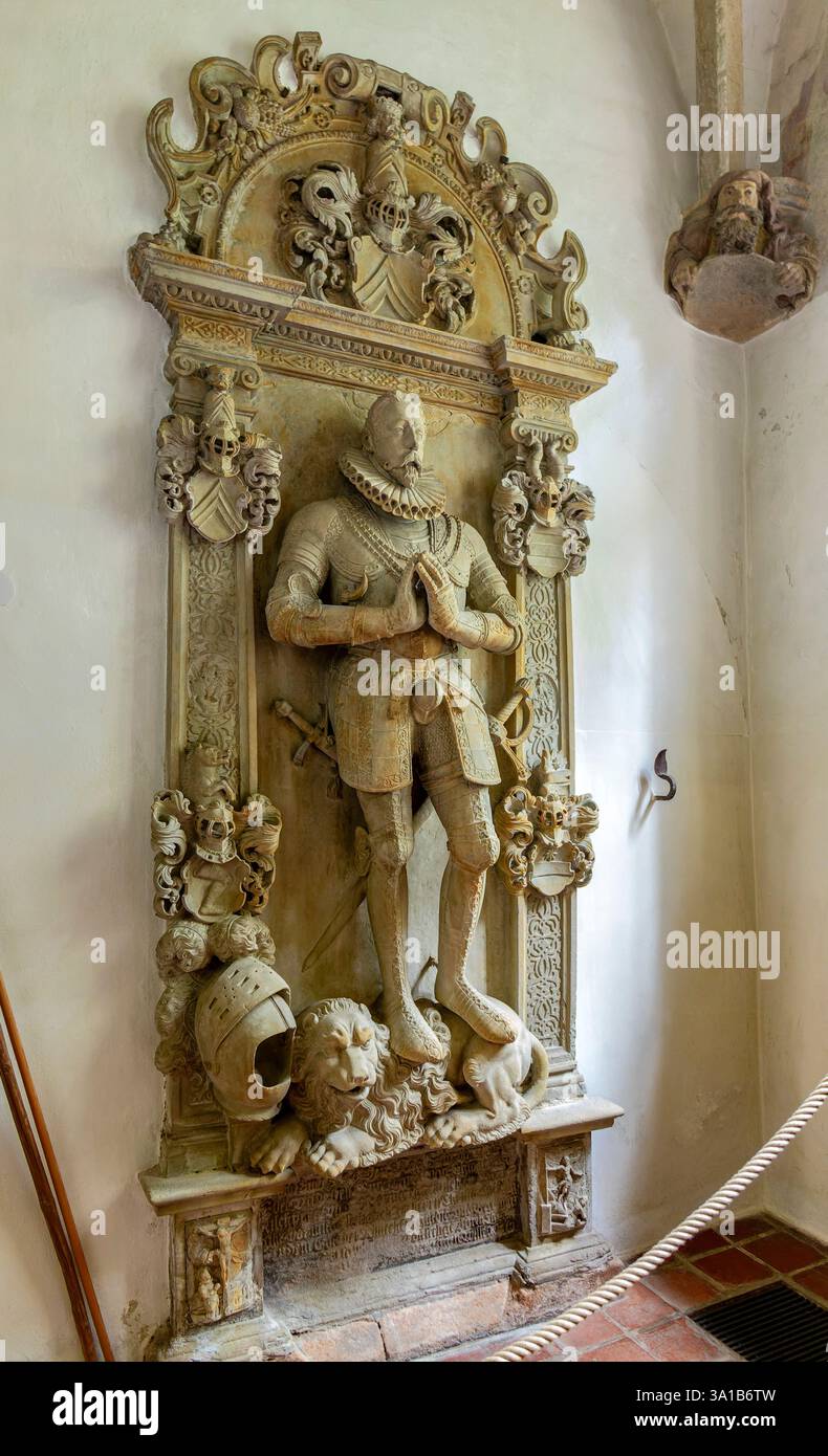 Tübingen - Kilchberg, la chiesa protestante di San Martino è registrata come monumento architettonico presso l'Ufficio statale del Baden-Württemberg per la conservazione dei monumenti. Epitaffio di Burkhard von Ehingen nella cappella della torre. Foto Stock