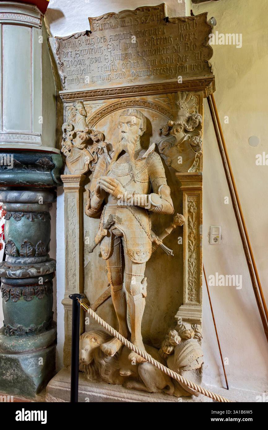 Tübingen - Kilchberg, la chiesa protestante di San Martino è registrata come monumento architettonico presso l'Ufficio statale del Baden-Württemberg per la conservazione dei monumenti. Epitaffio di Johann von Ehingen nella cappella della torre. Foto Stock