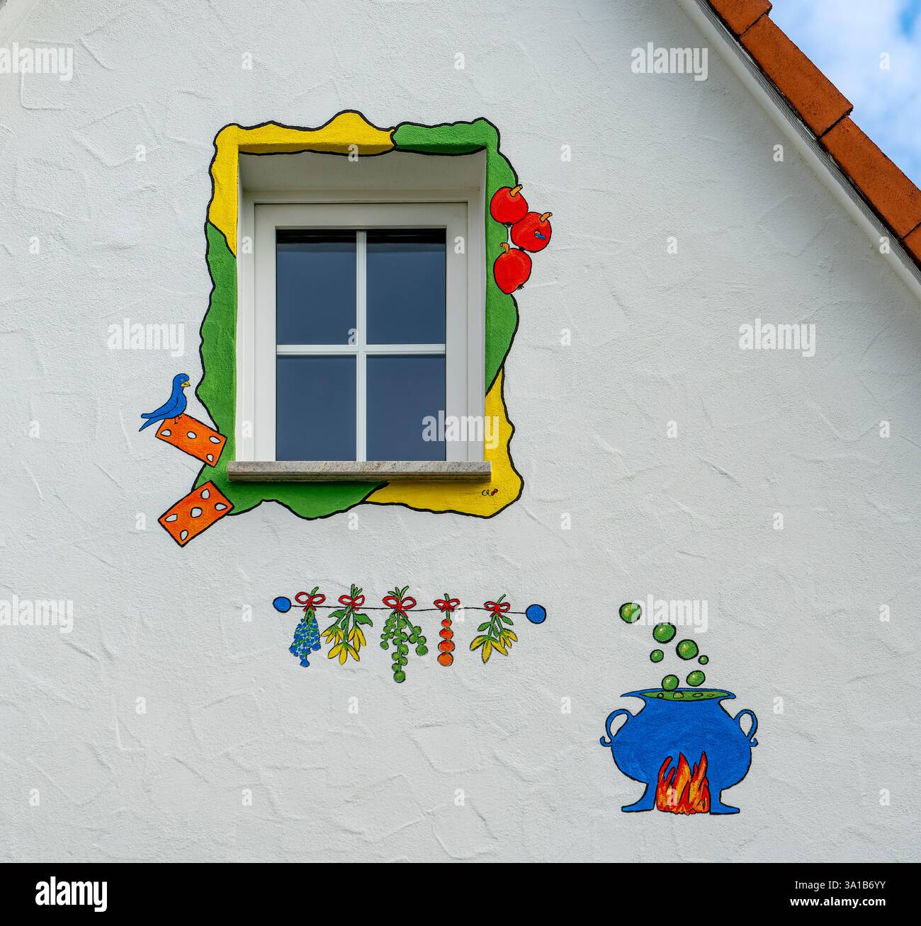 Finestre colorate e fiabesche nell'area esterna Foto Stock