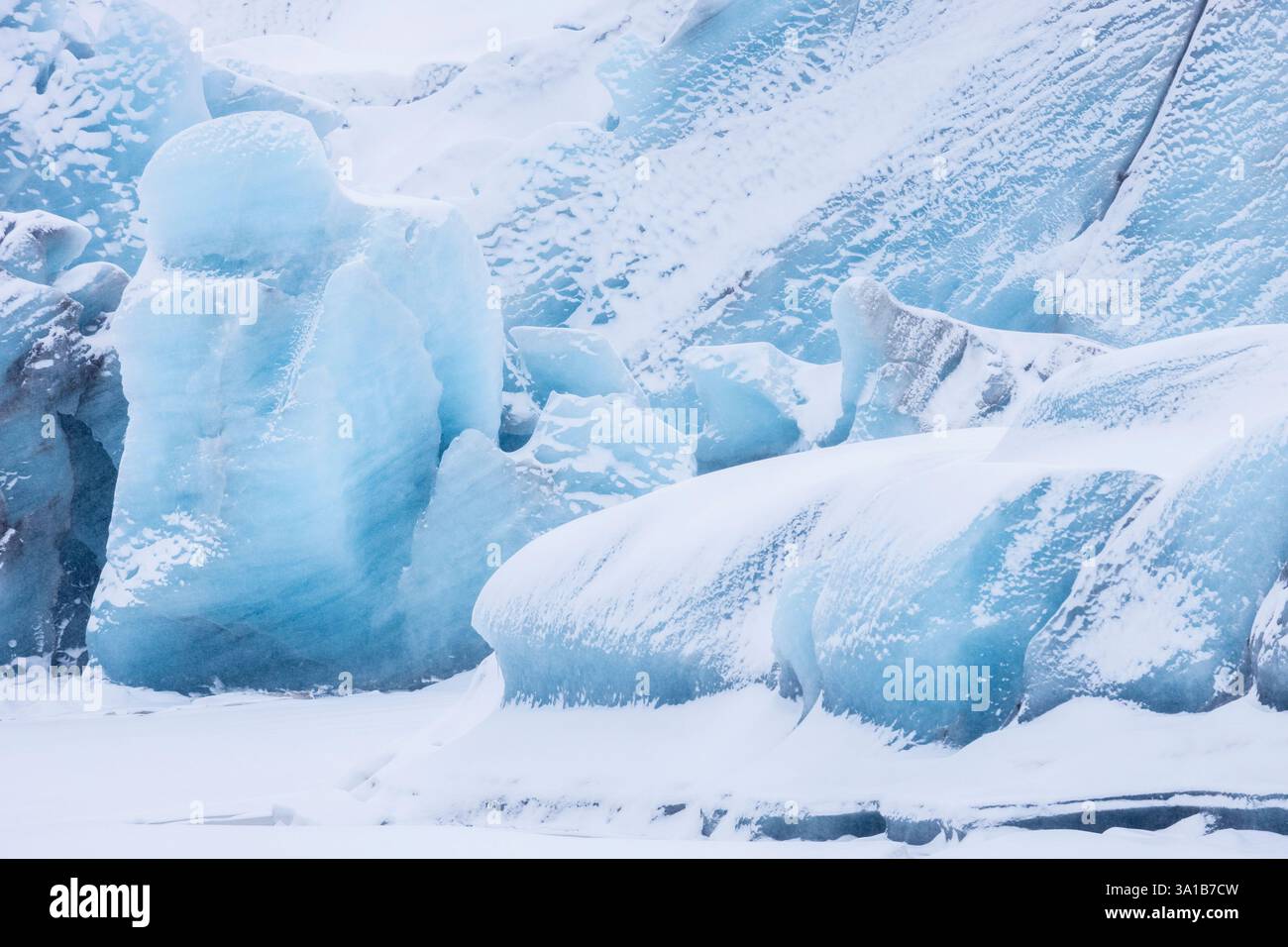 Vista del ghiacciaio e della laguna di SV'nafellsjökull. SV'nafellsjökull, Islanda orientale, Islanda, Europa settentrionale. Foto Stock