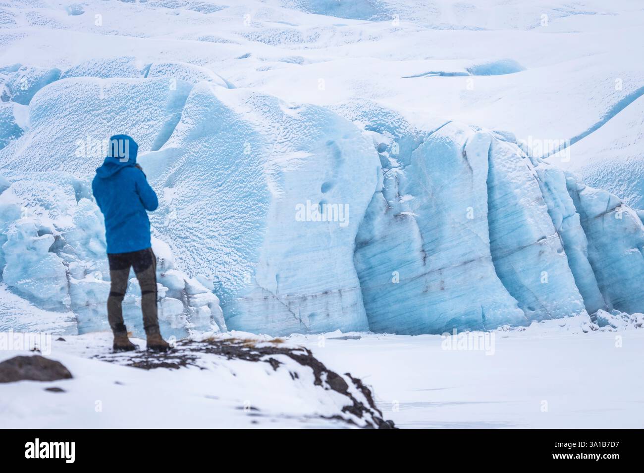 Vista del ghiacciaio e della laguna di SV'nafellsjökull. SV'nafellsjökull, Islanda orientale, Islanda, Europa settentrionale. Foto Stock