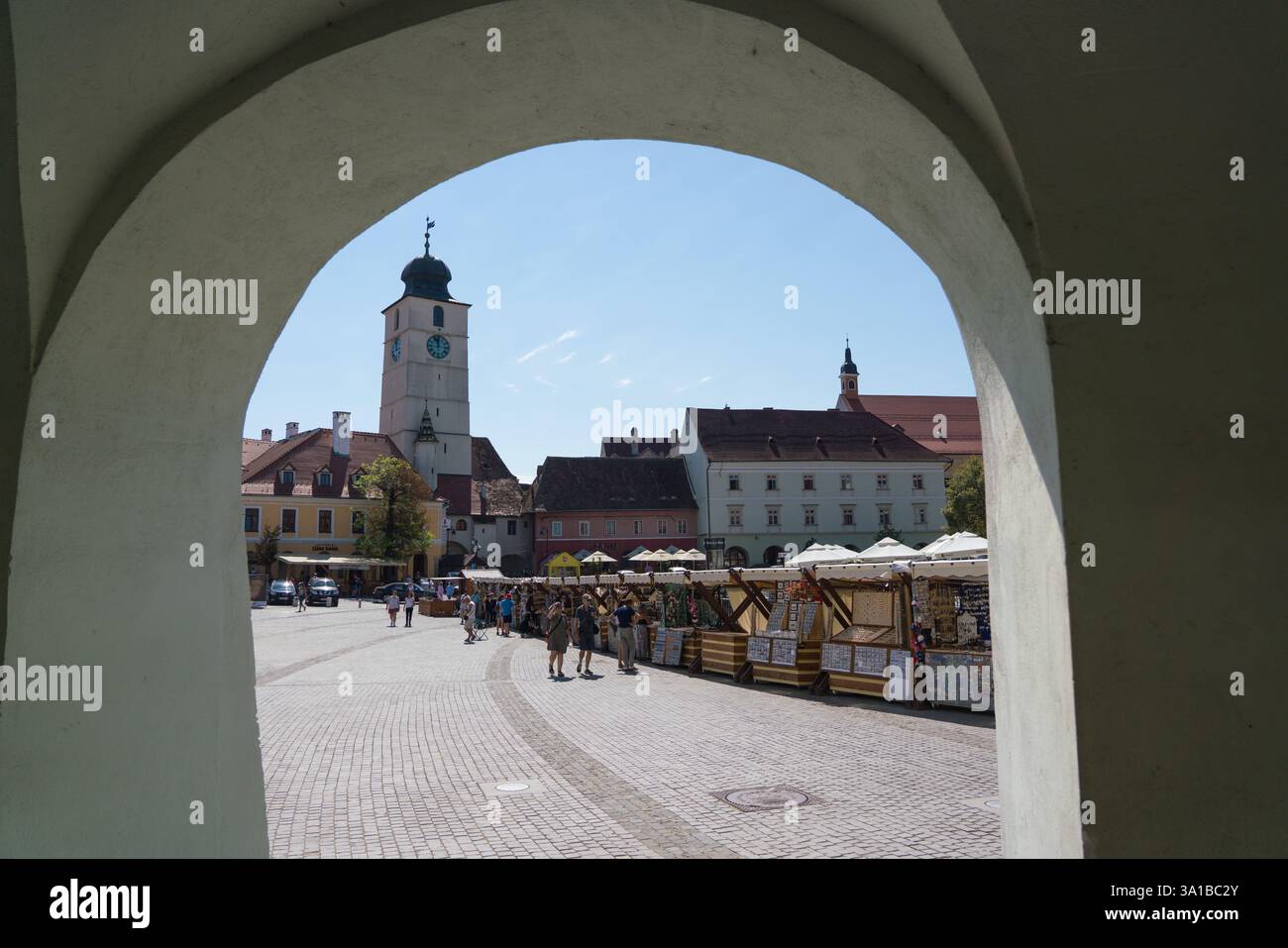 Romania, vicino all'iconica Torre dell'Orologio. Attività di mercato. Foto Stock