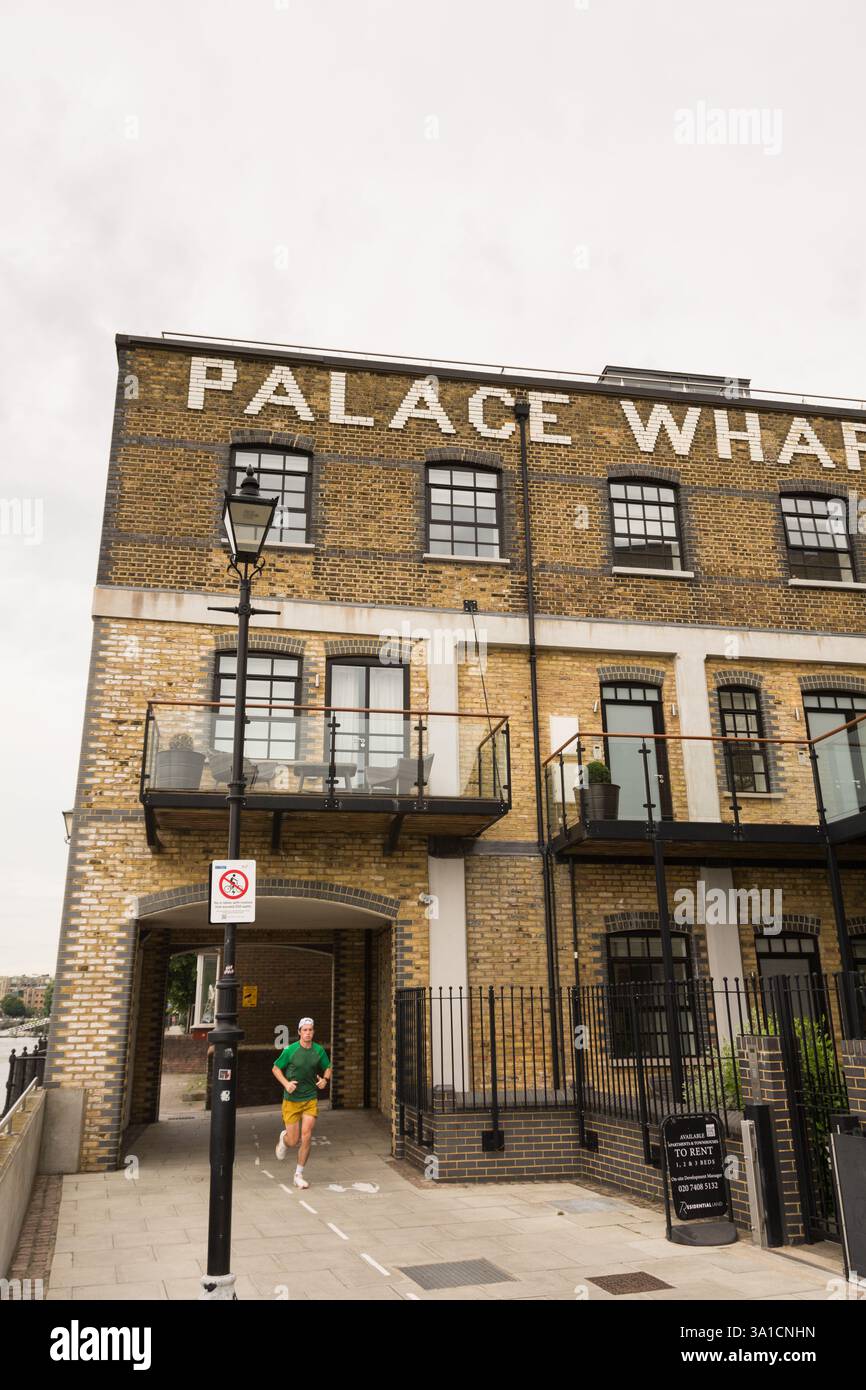 Palace Wharf Apartments and Townhouse, Rainville Road, Fulham, Londra, W6, Inghilterra, Regno Unito Foto Stock