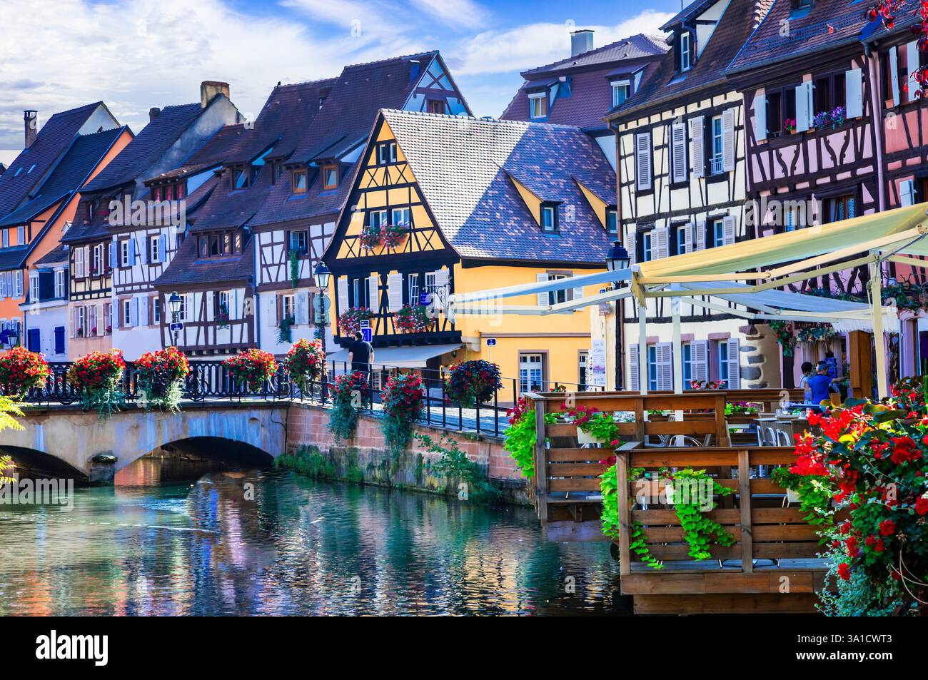 Francia, regione dell'Alsazia e i villaggi più panoramici. Colorata cittadina tradizionale di Colmar con romantici canali panoramici, popolare attrazione turistica, percorso del vino Foto Stock