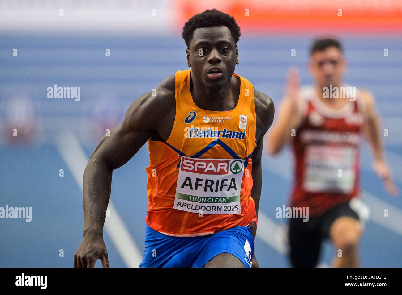 Apeldoorn, Paesi Bassi. 8 marzo 2025. APELDOORN, PAESI Bassi - 8 MARZO: Elvis Afrifa dei Paesi Bassi gareggia nei 60m maschili durante la terza giornata dei Campionati europei di atletica leggera indoor a Omnisport Apeldoorn l'8 marzo 2025 ad Apeldoorn, Paesi Bassi. (Foto di Andy Astfalck/Agenzia BSR) credito: Agenzia BSR/Alamy Live News Foto Stock