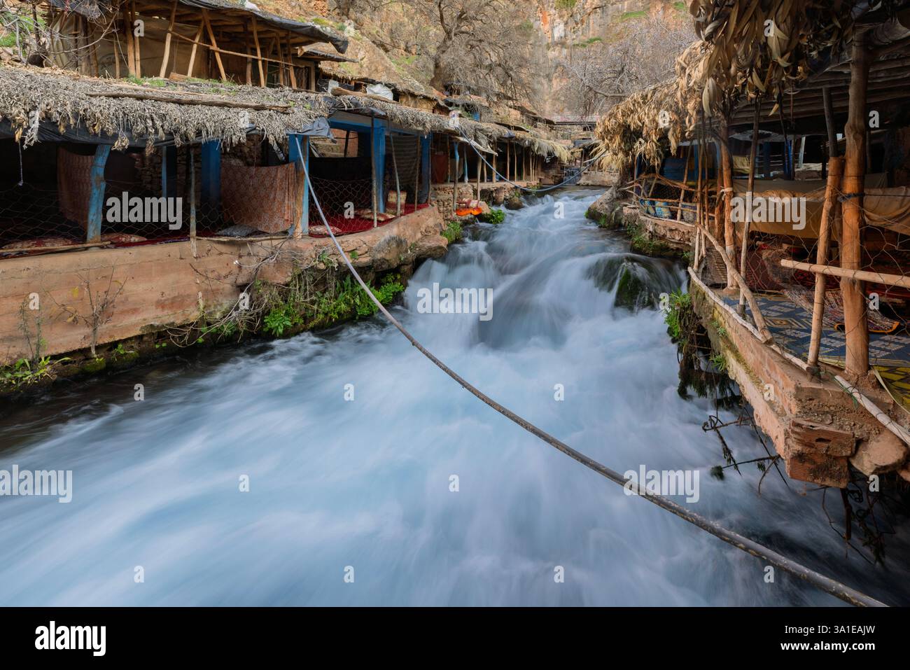 Il fiume Oum er-Rbia, il secondo più grande del Marocco, proviene da circa 40 sorgenti. Foto Stock