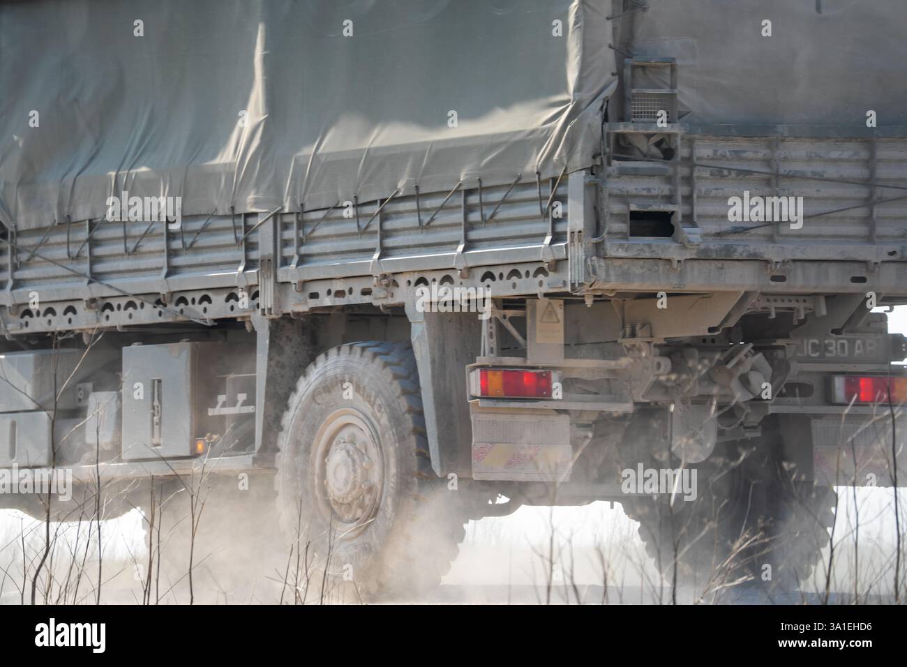 carrello multiuso a quattro ruote verde scuro in movimento Foto Stock