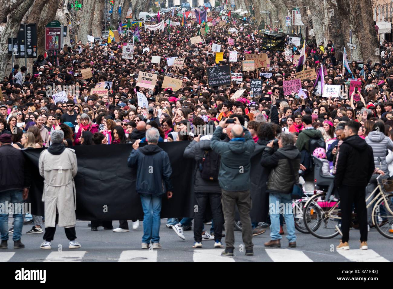 Roma, Italia. Dimostrazione per la giornata internazionale della donna. SOLO PER USO EDITORIALE! NON PER USO COMMERCIALE! Foto Stock