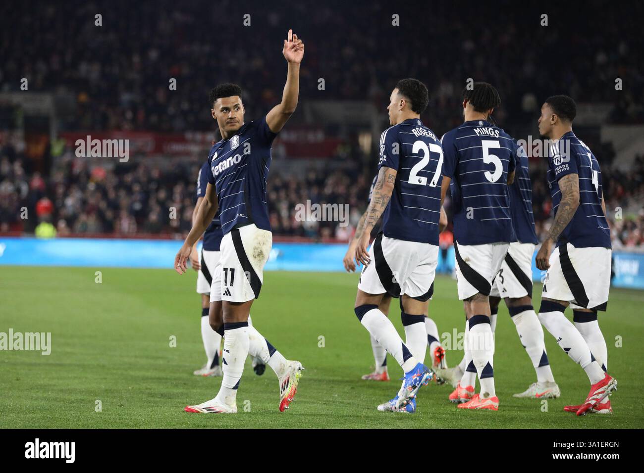 Londra, Regno Unito. 8 marzo 2025. Londra Inghilterra, 8 marzo 2025: Ollie Watkins dell'Aston Villa festeggia dopo aver segnato un gol durante la partita di Premier League tra Brentford e Aston Villa al Gtech Community Stadium di Londra, Inghilterra (Alexander Canillas/SPP) credito: SPP Sport Press Photo. /Alamy Live News Foto Stock