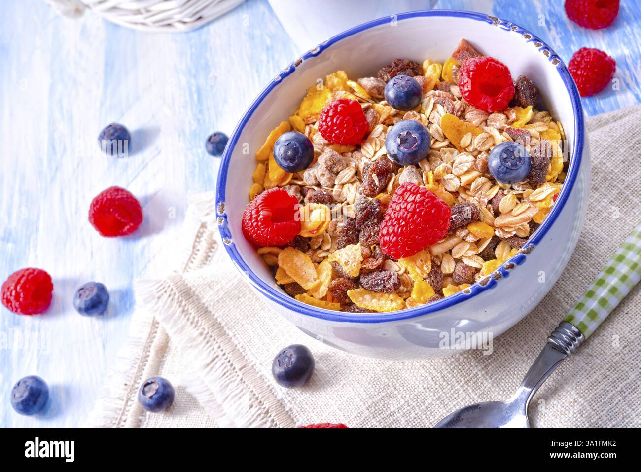 Menu colazione muesli con frutta di bosco Foto Stock