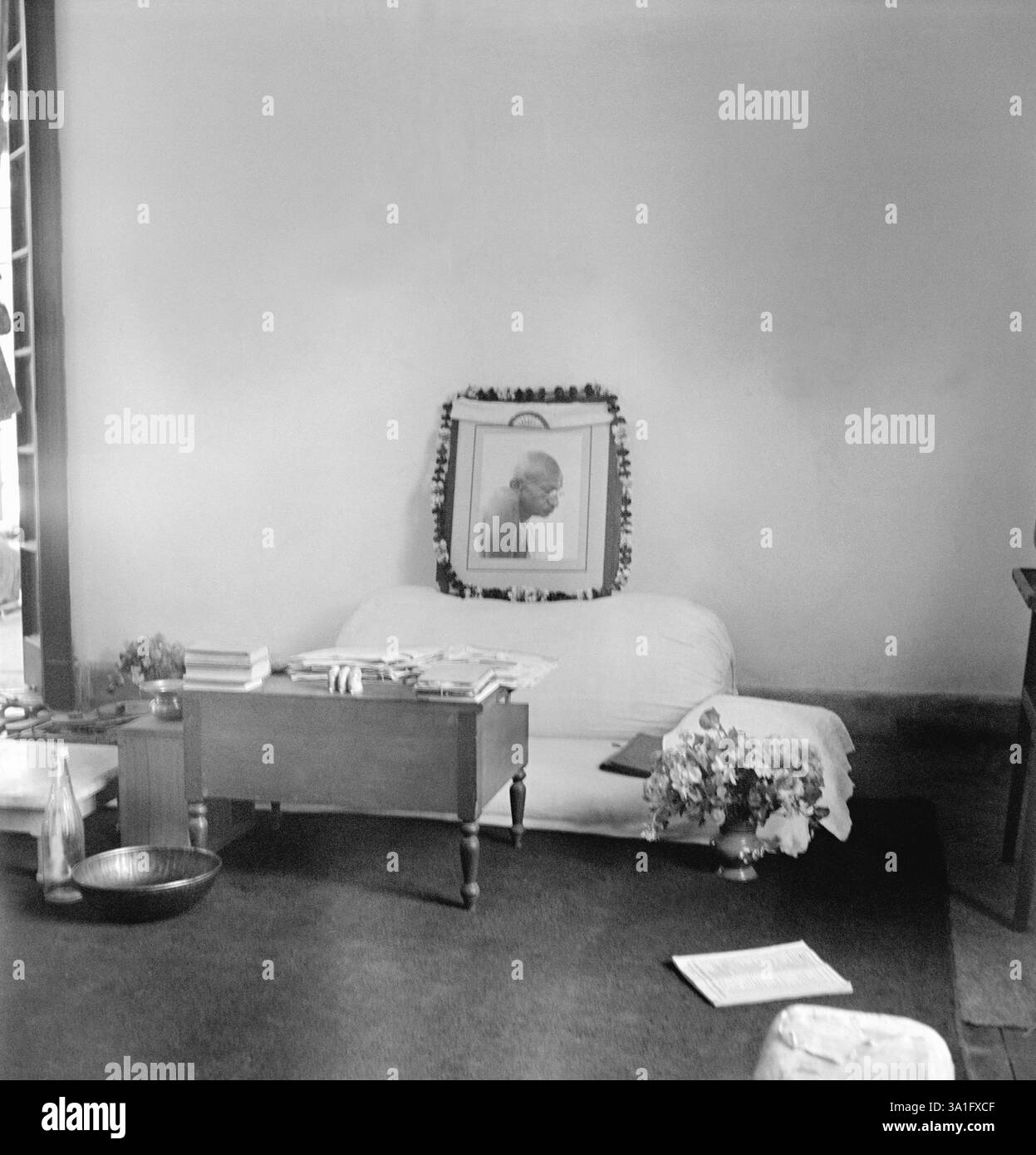 La stanza di Mahatma Gandhi a Birla House, Delhi, dopo la sua scadenza, nel 1948 Foto Stock