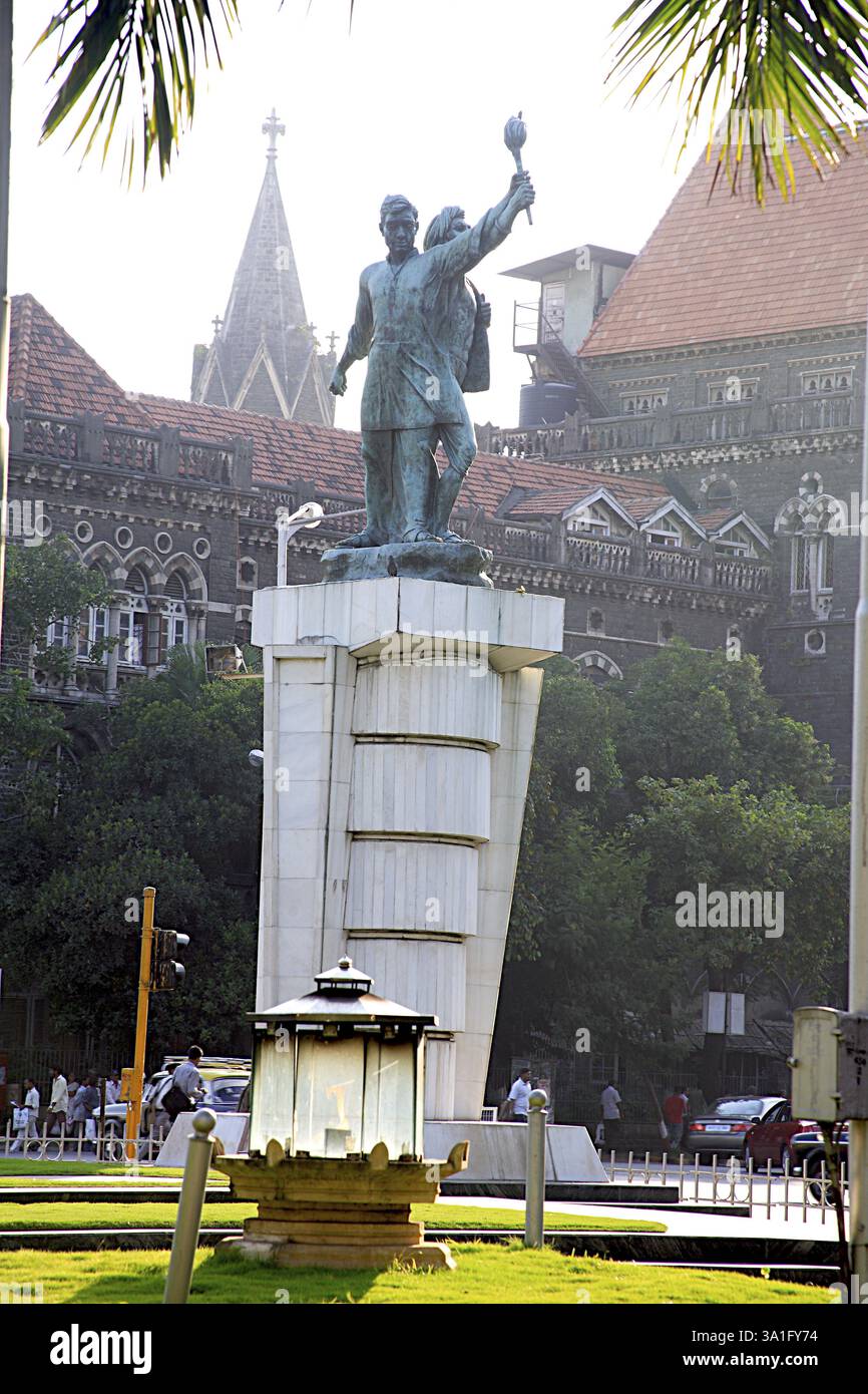 Statua di Hutatma Chowk memoria di 105 martiri uccisi in movimento di Samyukat Maharashtra, Churchgate, Bombay Mumbai Foto Stock