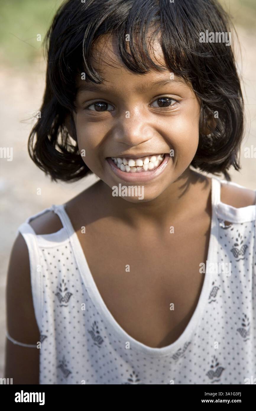 Ritratto della ragazza indiana dell'Asia meridionale, Calcutta ora Kolkata, Bengala occidentale, India, Asia Foto Stock