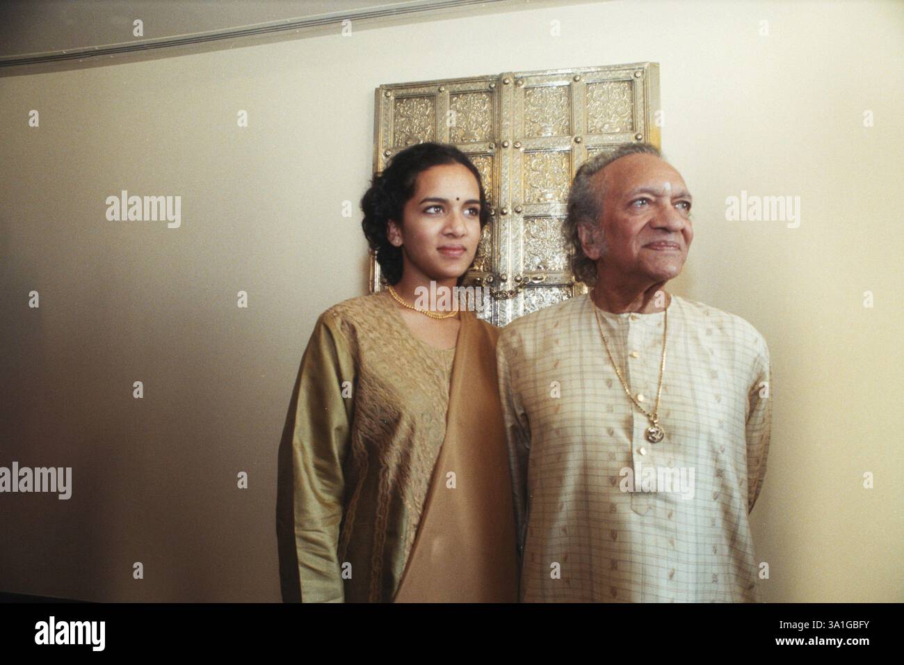 Il maestro di musica classica indiana Pundit Ravi Shankar e la figlia Anushka NO MR Foto Stock