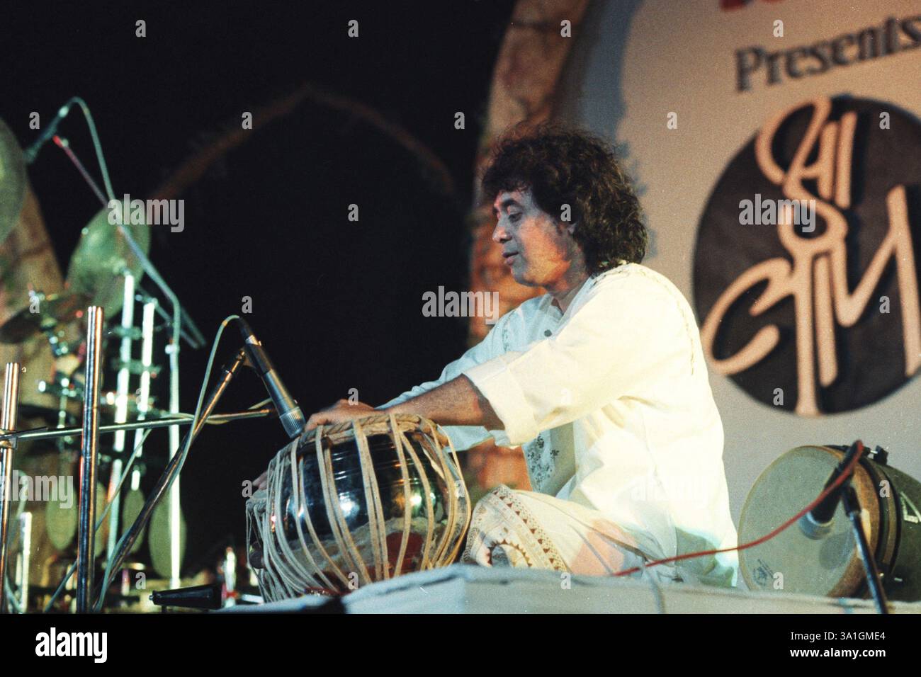 Indiano dell'Asia meridionale, maestro di tabla di fama mondiale Ustad Zakir Hussain, India NO MR Foto Stock