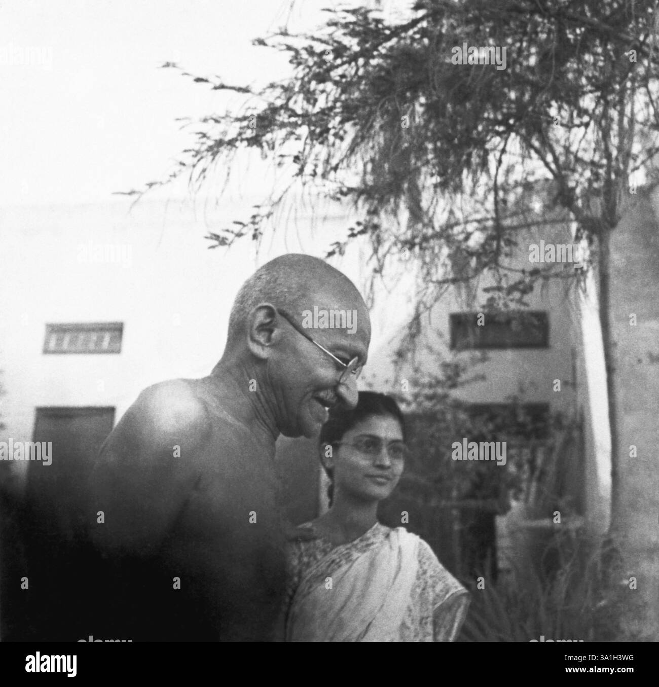 Mahatma Gandhi e Abha Gandhi a Pune, 1944 NO MR Foto Stock