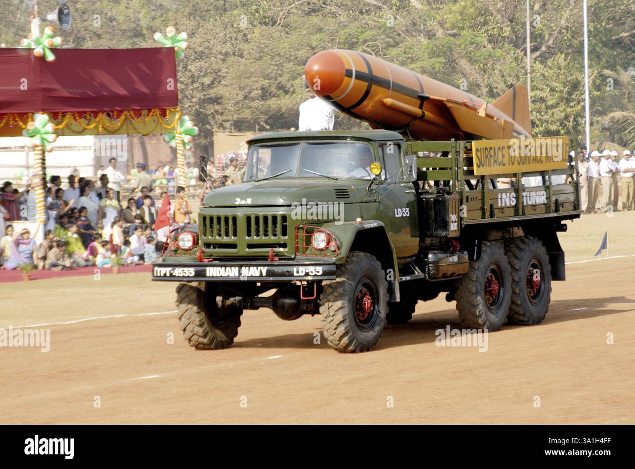 Republic Day, Indian Weapons Pared, Bombay Now Mumbai, Maharashtra, India, Asia Foto Stock