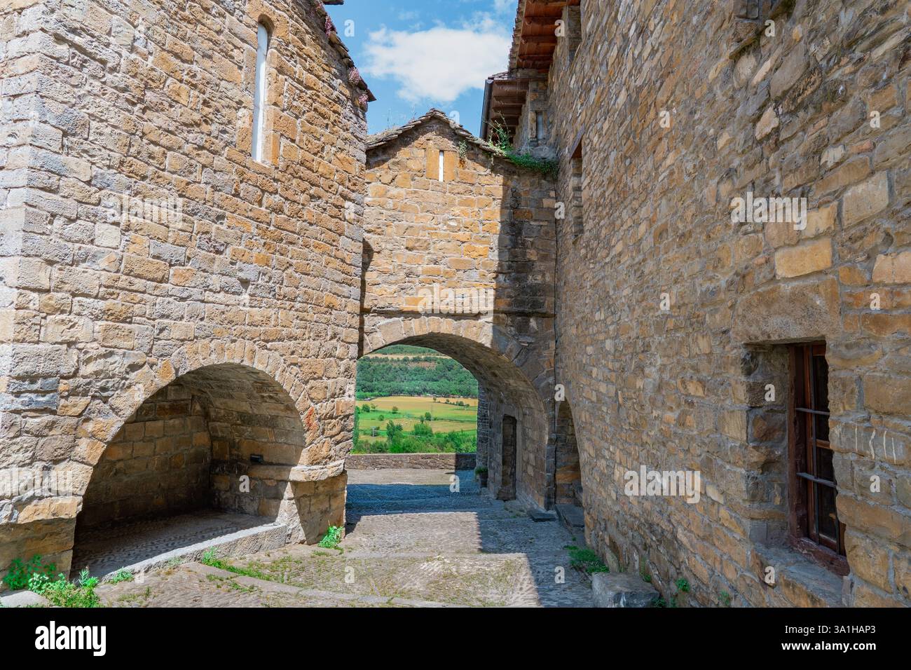 Paesaggio di Ainsa, un villaggio medievale nei Pirenei Aragonesi, Spagna, Europa. Foto Stock