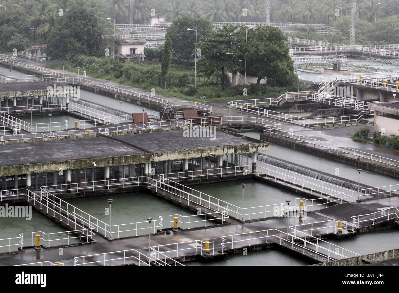 L'impianto di trattamento delle acque della Brihanmumbai Municipal Corporation (BMC) nel complesso di Bhandup ha ottenuto la certificazione ISO 9000-2001, Bombay Mumbai, Mahar Foto Stock L'impianto di trattamento delle acque della Brihanmumbai Municipal Corporation (BMC) nel complesso di Bhandup ha ottenuto la certificazione ISO 9000-2001, Bombay Mumbai, Mahar Foto Stock