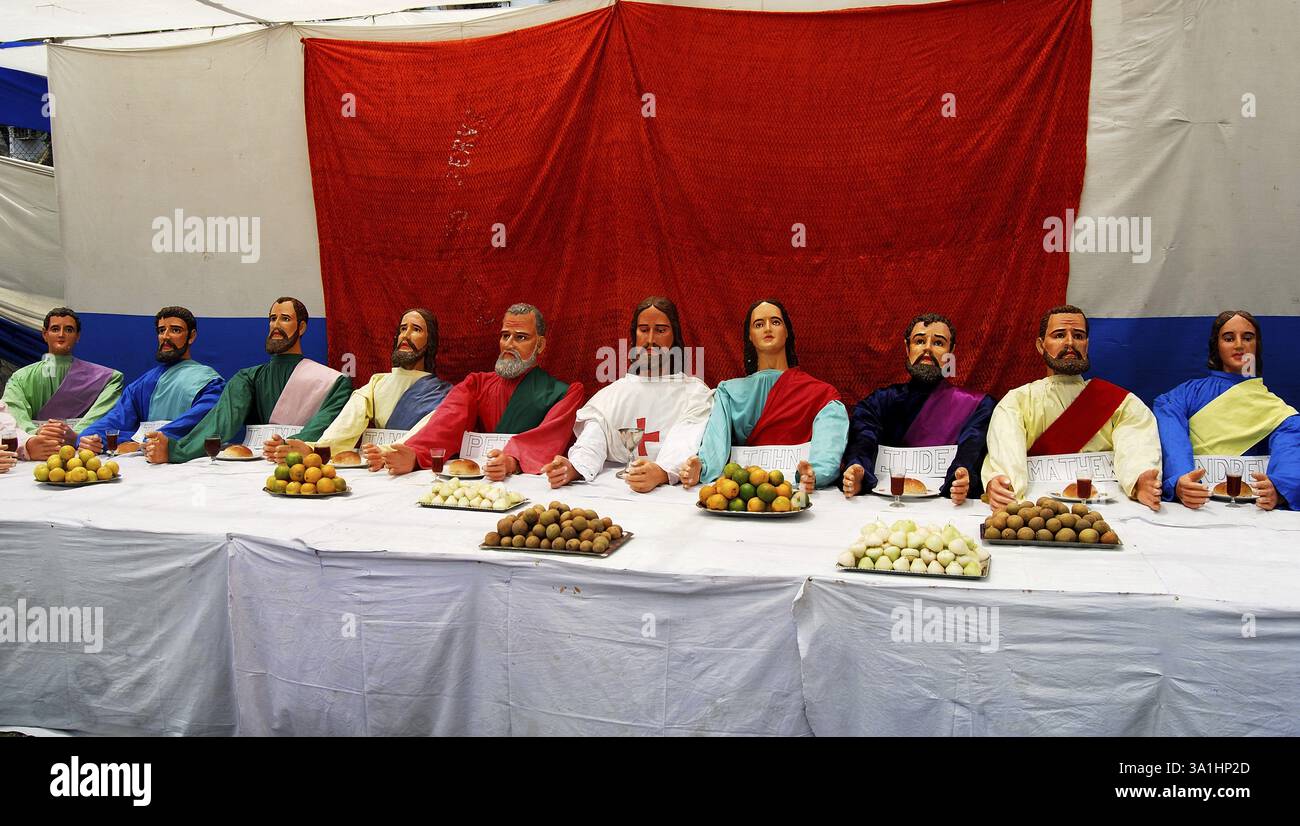 Statuti di Cristo con12 apostoli Foto Stock