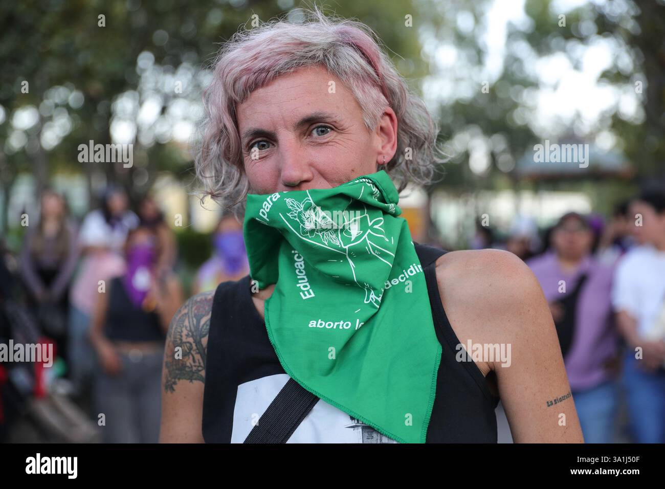 Città del Messico, Messico. 8 marzo 2025. Centinaia di donne si uniscono alla protesta mondiale contro la violenza di genere, marciando sulle strade principali di Tlaxcala in occasione dello sciopero della giornata internazionale della donna. L'8 marzo 2025 in Tlaxcala, Messico. (Foto di Essene Hernandez/ credito: Eyepix Group/Alamy Live News Foto Stock