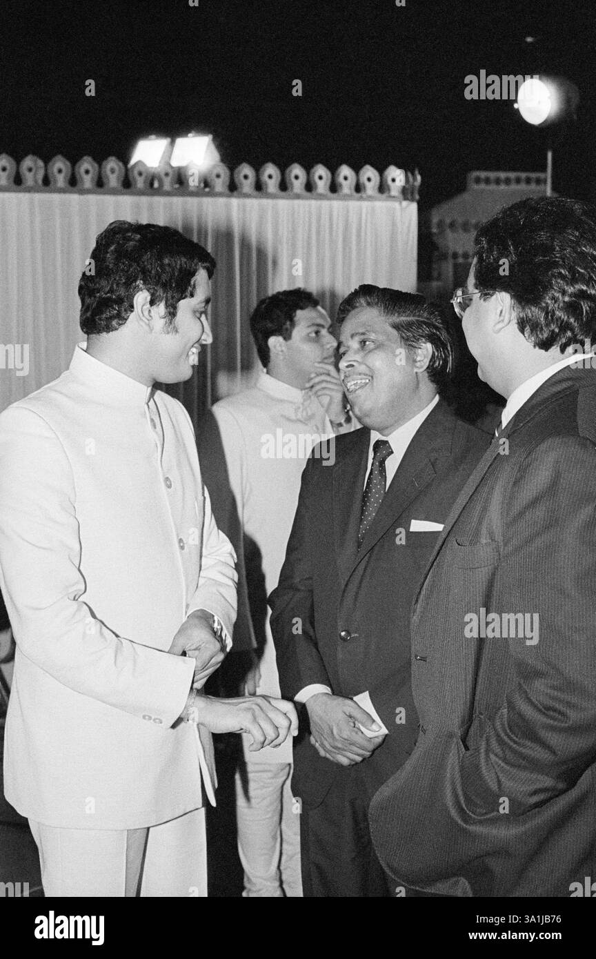 Cerimonia nuziale di Nita Ambani e Mukesh Ambani figlio di Dhirubhai Ambani proprietario di Reliance Industries, Bombay Naw Mumbai, Maharashtra, India NA M Foto Stock Cerimonia nuziale di Nita Ambani e Mukesh Ambani figlio di Dhirubhai Ambani proprietario di Reliance Industries, Bombay Naw Mumbai, Maharashtra, India NA M Foto Stock