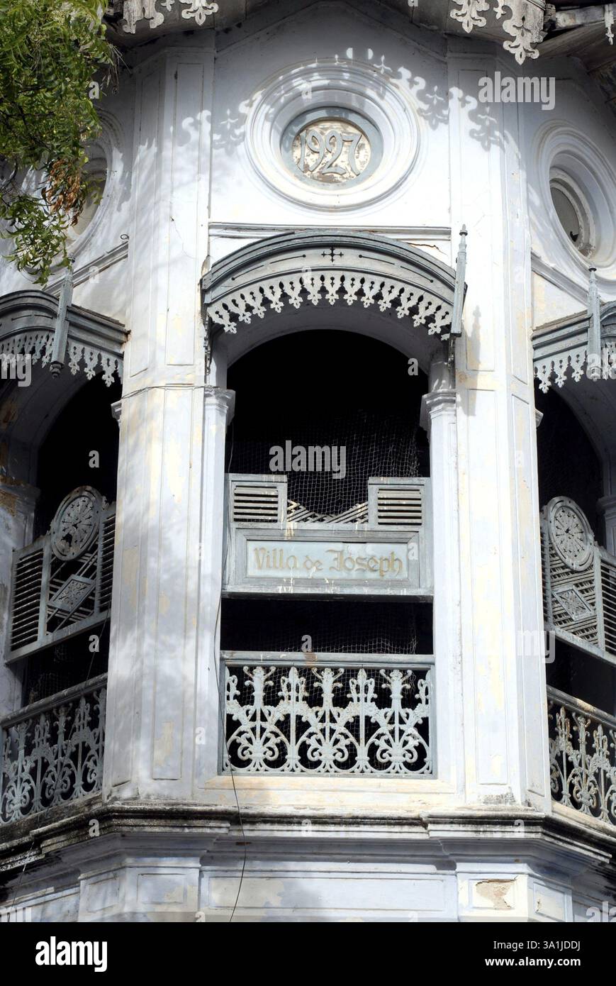 Alcune vecchie case di età compresa tra 70 e 80 anni nel villaggio di Manappad, Tamil Nadu, India, Asia Foto Stock