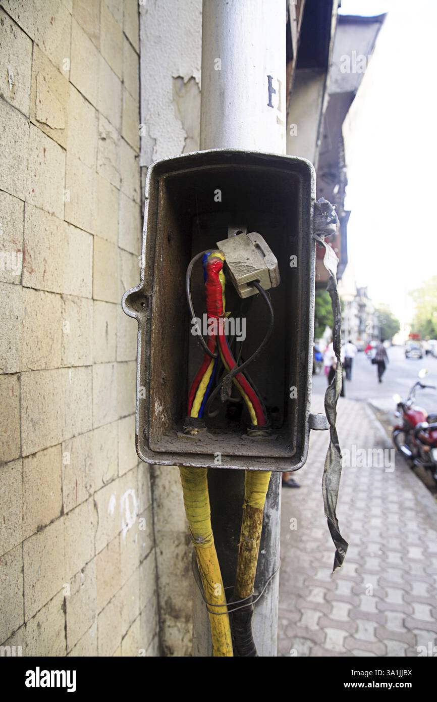 Street Lamp's open switch box, P. Ramabai Marg, Grant Road, Bombay Naw Mumbai, Maharashtra, India, Asia Foto Stock