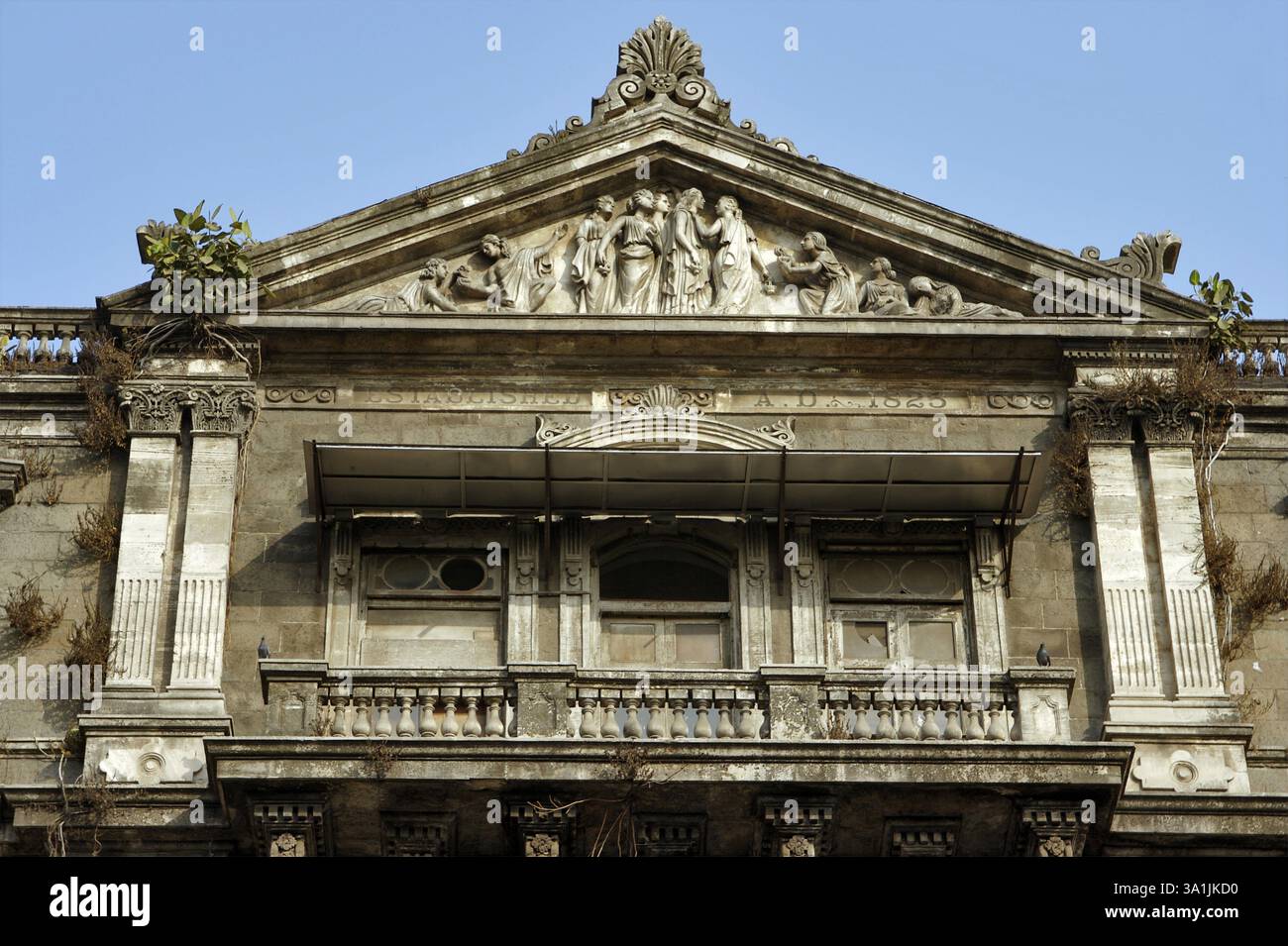 Costruzione della Central Bank of India e del grande negozio di scarpe occidentale, Bombay Naw Mumbai, Maharashtra, India, Asia Foto Stock