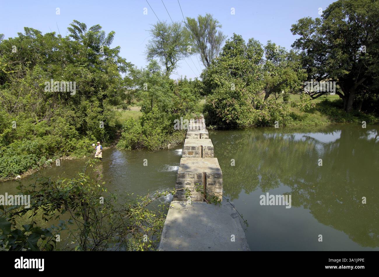 Diga d'acqua a Ralegan Siddhi vicino a Pune, Maharashtra, India, Asia Foto Stock
